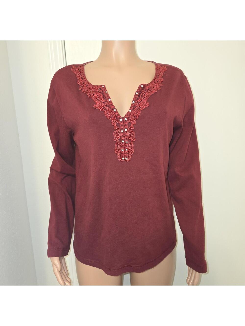 Chico's Women's Burgundy Dressy Knit Rhinestone & Embroidery Split V Neck Size 2